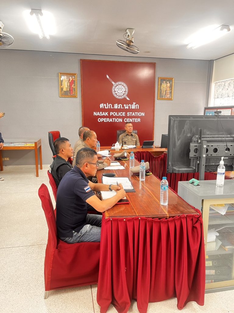 พล.ต.ท.สุรพงษ์  ถนอมจิตร ผบช.ภ.8 เดินทางมาประชุมรับรายงานความคืบหน้า กรณี นายขนบ หรือมาร์ท สมหวัง